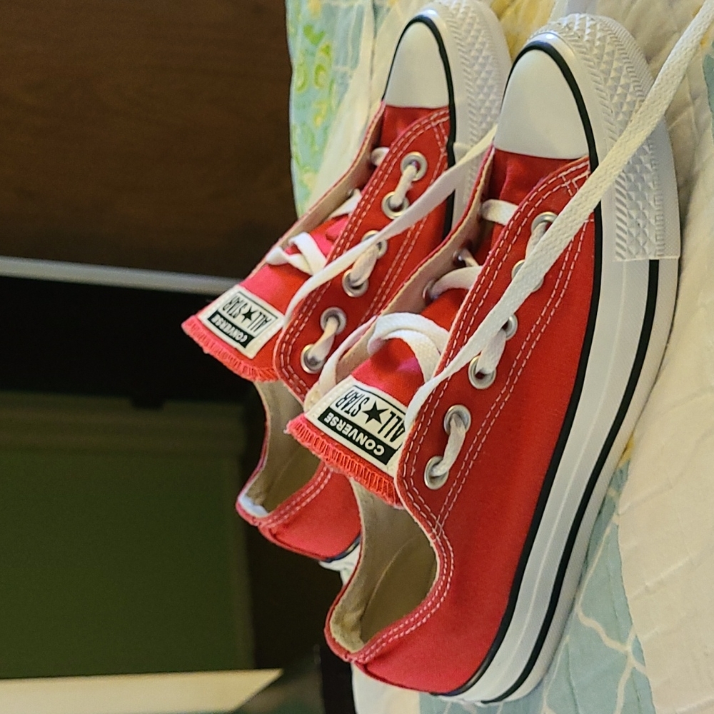 Red All Star Converse Low top